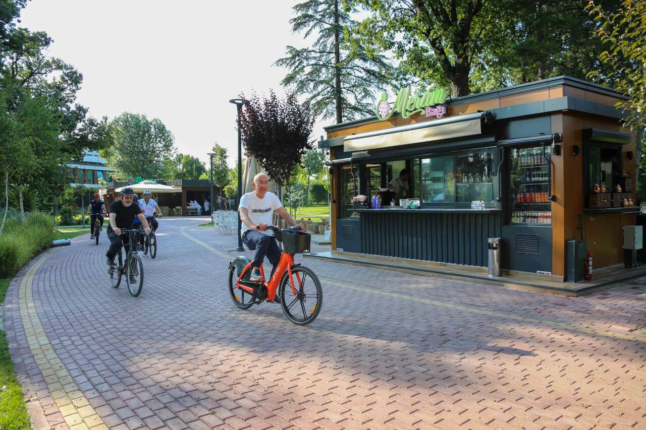 Başkan Kavuş bisikletiyle Konya sokaklarında! Meram’ın güzellerine pedal çevirdi 10